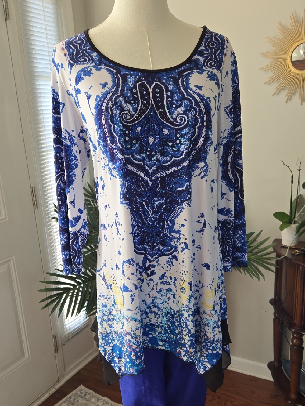 Peter Nygard Blue and White Printed Top
